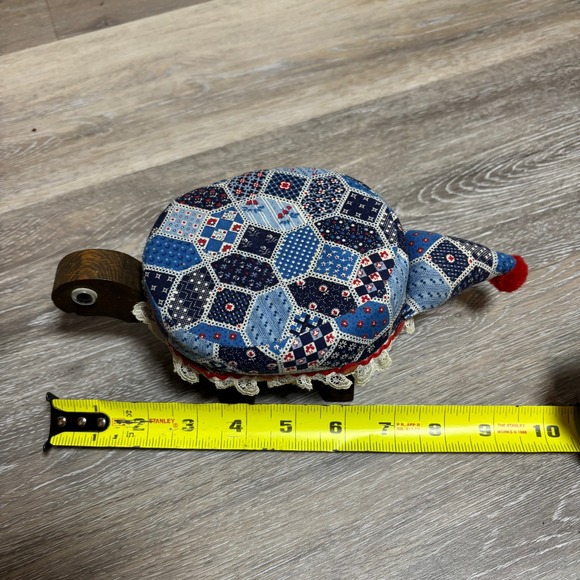 Handmade Wooden Turtle Pin Cushion Sewing Tool Fabric Patchwork Blue Red - Picture 9 of 10
